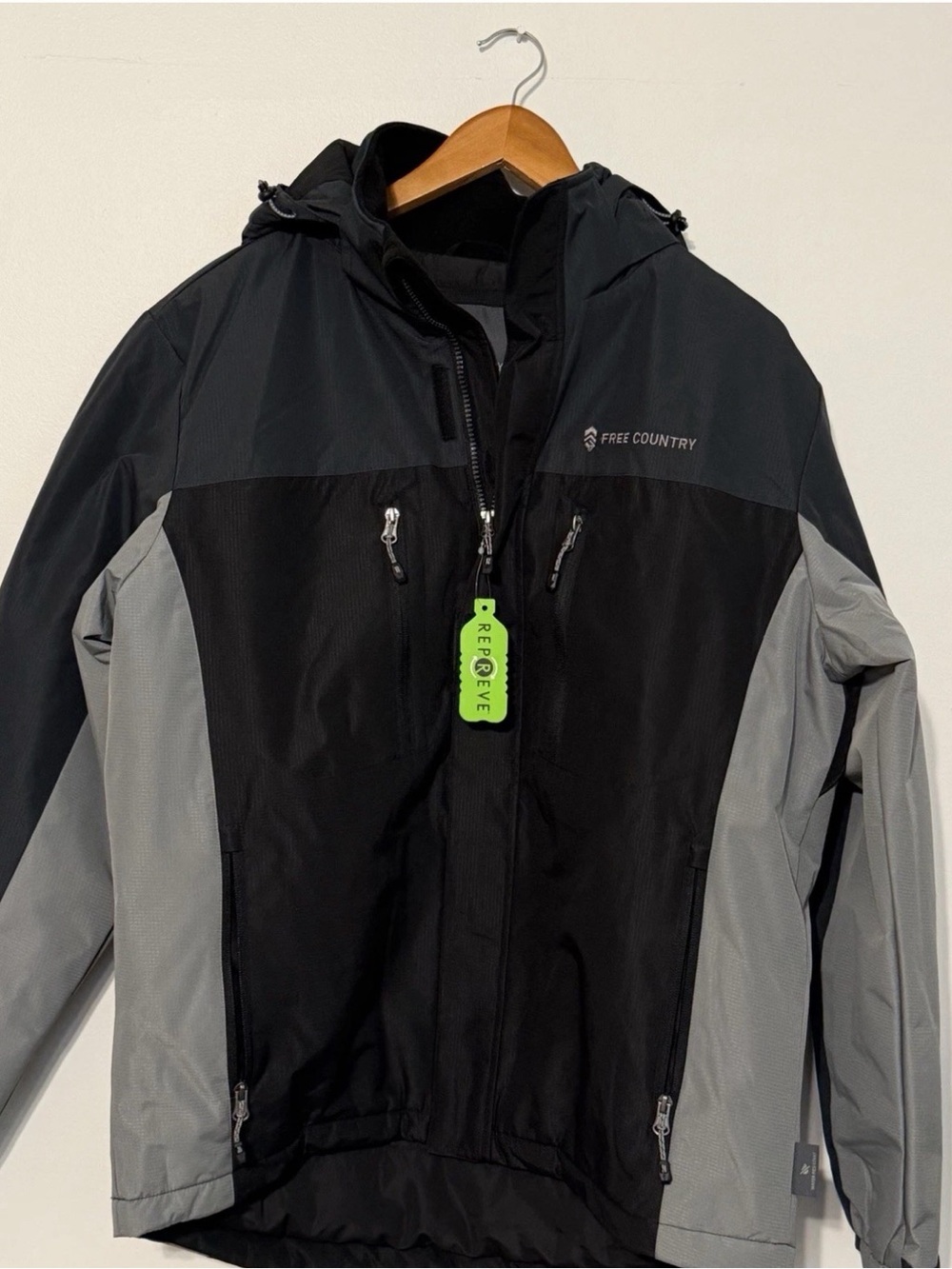 Free Country Men’s  Water Resistant Mid weight Ski Jacket Black/Gray (Size S)